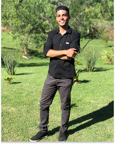 Barbeiro atendendo cliente